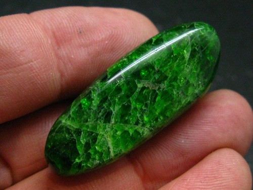 Chrome diopside polished - chrome,